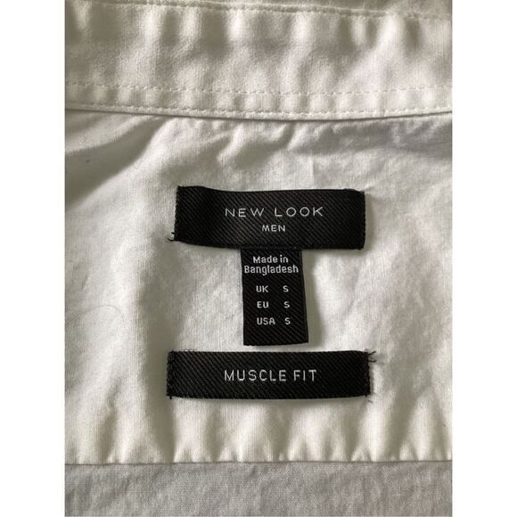 Muscle Fit Men’s New Look Button Down Shirt Size: S - Picture 4 of 6